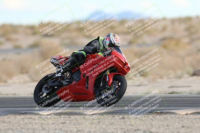 media/Nov-16-2025-Race Pace (Sun) [[8c5fa54630]]/Non Verified Riders (1st 20 Minutes)/5-Turn 15 (110pm)/